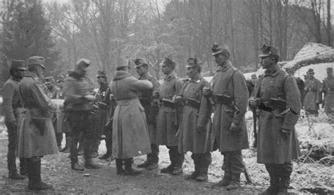 Ilustrácia rakúsko-uhorských dôstojníkov na fronte, december 1916