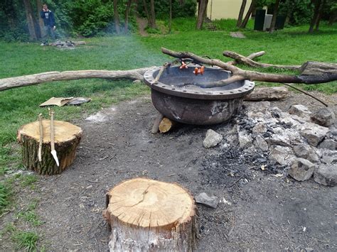 Rekonštrukcia rituálu s obetinami pri ohni