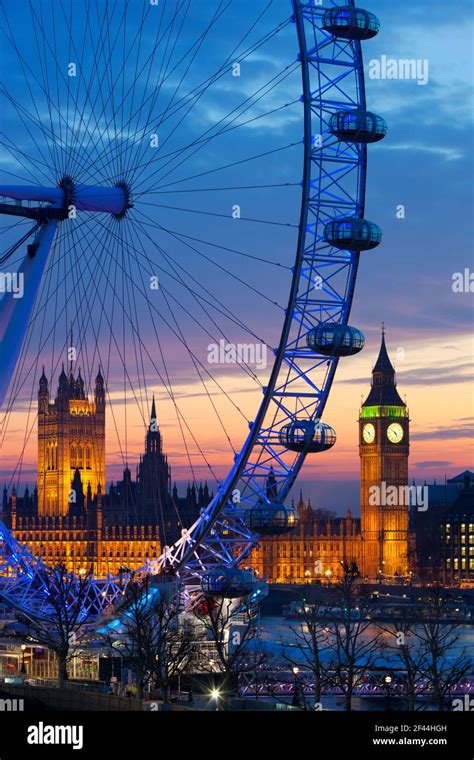 Ohňostroj pri London Eye a Big Ben