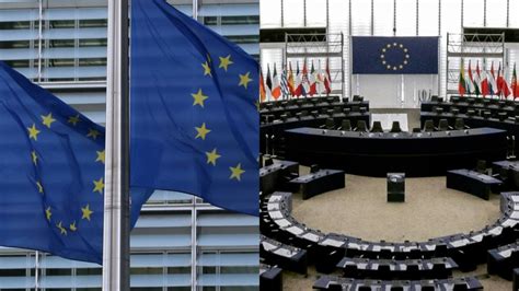 Robert Schuman podpisujúci deklaráciu, ktorá položila základy Európskej únie