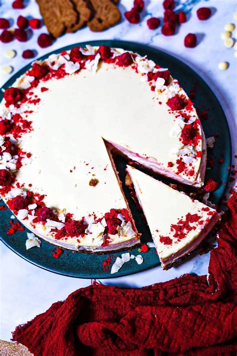 fotografia klasického cheesecaku s malinami
