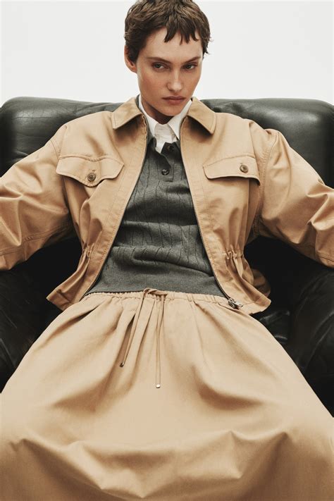 obrázok páru s dvoma striebornými prsteňmi