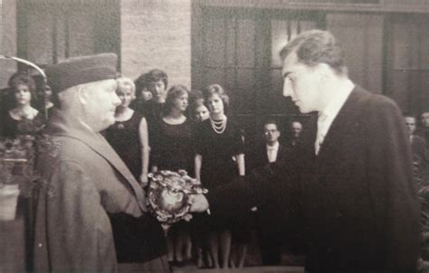 fotografia Márie Valentovičovej pri príhovore a Tibora Nagya s Mariom Freisom počas ceremónie
