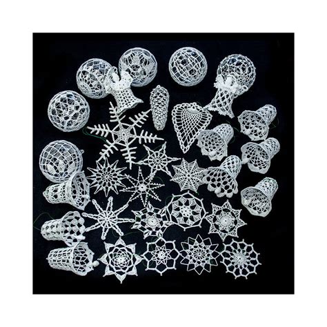 Ručne háčkované vianočné ozdoby zabalené ako darček