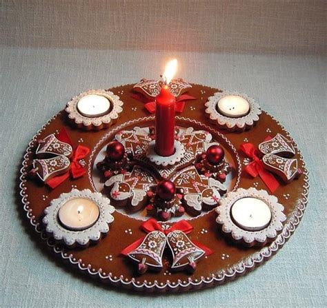 Perníkový adventný veniec s cukrovou polevou