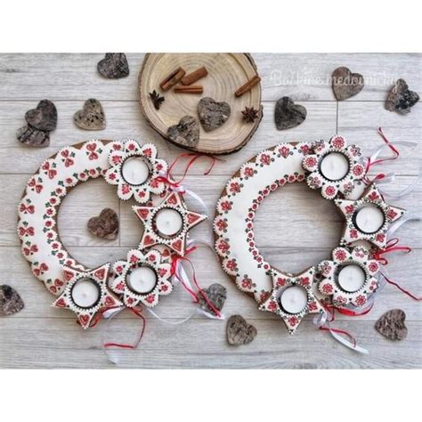 Adventný veniec vyrobený z papierových listov