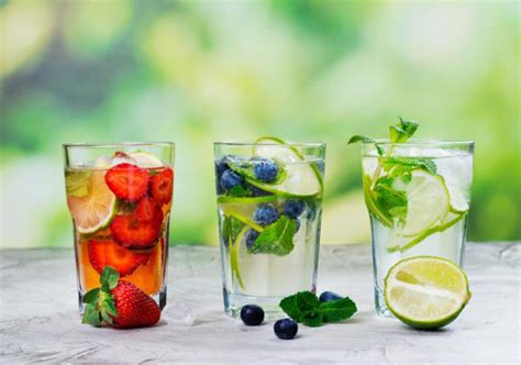 zdravé domáce limonády s ovocím a muffiny