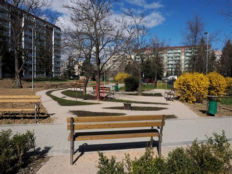 fotografia zelených mestských parkov a revitalizovaných vnútroblokov