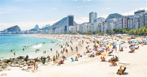 Oslavy Silvestra na pláži Copacabana v Rio de Janeiro