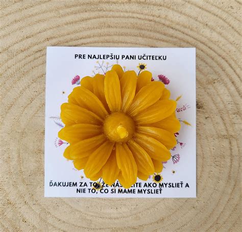 ilustračné foto: darček pre učiteľku, kvety, pohľadnica, školské potreby