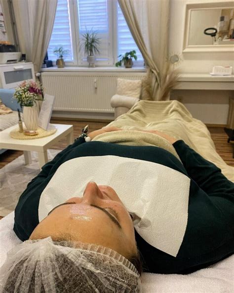 Tematické foto: žena relaxujúca v SPA