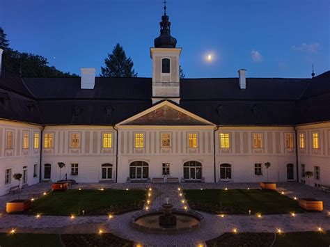fotografia Wiegerovej vily alebo exteriéru miesta svadby vo Svätom Jure