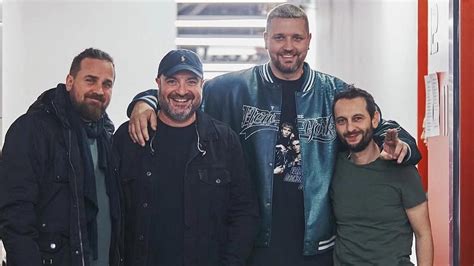 Zákulisie koncertu alebo festivalu, kde Osťo pracuje