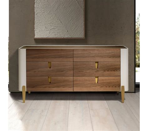 Detail výzdoby v štýle Soft Elegance s béžovými a zlatými prvkami
