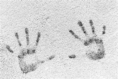 Detské odtlačky rúk na kvetináči ako darček