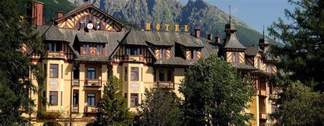 Exteriér Grandhotela Starý Smokovec s výhľadom na Tatry