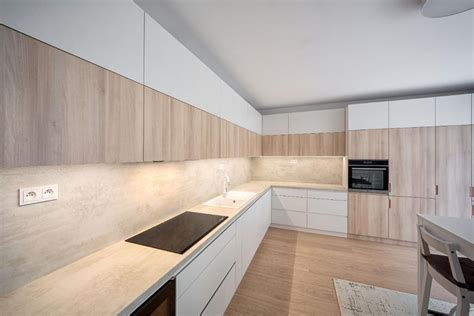 Interiér rustikálnej stodoly Pohanské s drevenými prvkami