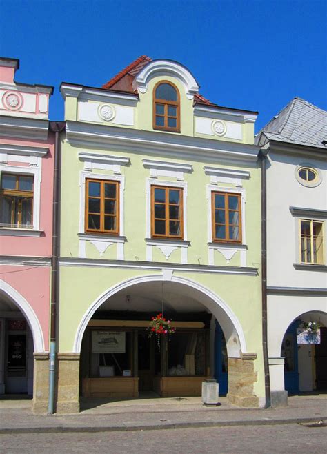 Fasáda historického kaštieľa vhodného na svadbu