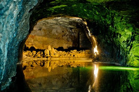 Jazerná jaskyňa Seegrotte s plavbou