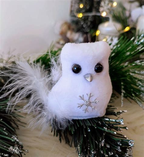 Tematická fotografia: Hotová vianočná ozdoba biela sova na štipci