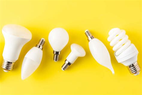 Tematické foto: Rôzne dekorácie z vypálených žiaroviek