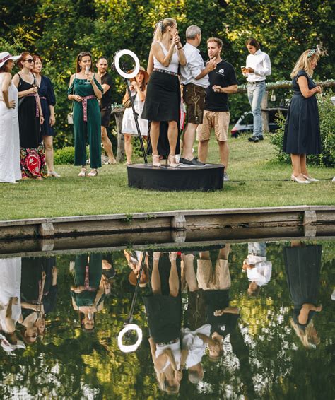 Schéma fungovania fotobúdky na svadbe: od rekvizít až po okamžitú tlač fotografií