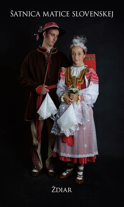 Ilustrácia svadobného sprievodu v tradičných krojoch