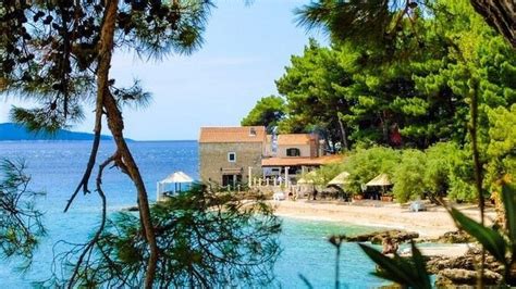 Vila Ondreja Žembu na chorvátskom ostrove Brač s ohradenou plážou