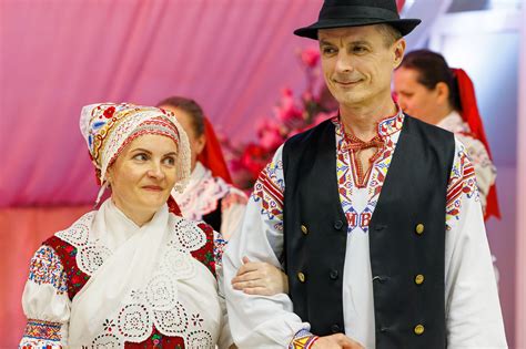 ilustrácia slovenských svadobných tradícií a zvykov
