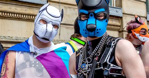 ilustračné foto detí v zvieracích maskách