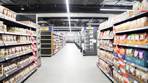 Tematické foto obchodu Tesco v Žarnovici, pohľad zvonku