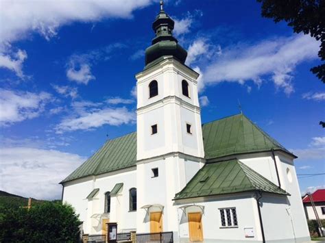 Pohľad na architektúru rímskokatolíckeho kostola sv. Kataríny Alexandrijskej v Smolníku