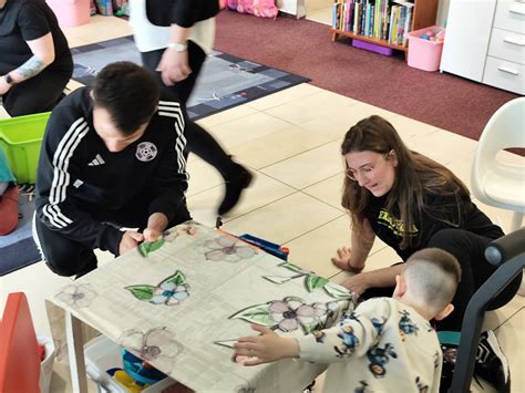 Deti prijímajúce Eucharistiu