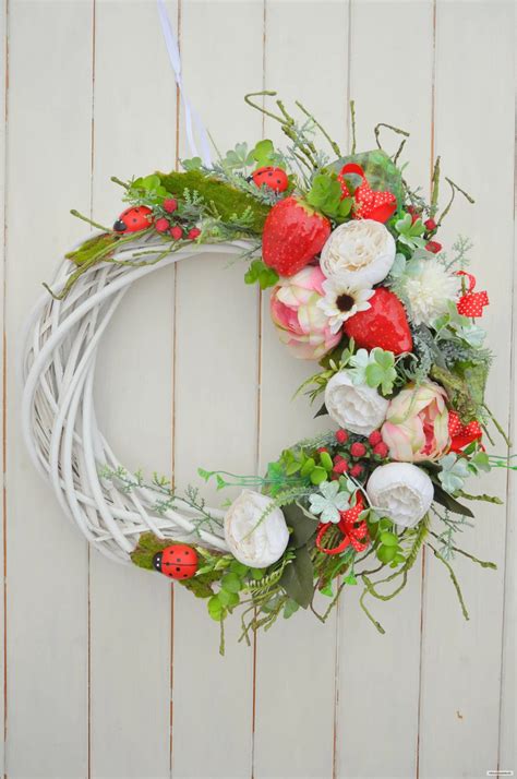 Letný ovocný veniec s umelými čerešňami, jahodami a zelenými listami