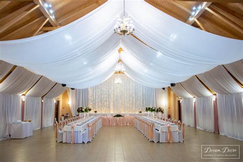 fotografia svadobnej výzdoby v sále Kultúrneho domu v Košickej Polianke