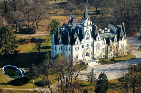 Tematické foto: Pohľad na kaštieľ Budmerice s anglickým parkom