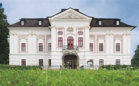 Kaštieľ Mošovce - celkový pohľad na historickú budovu