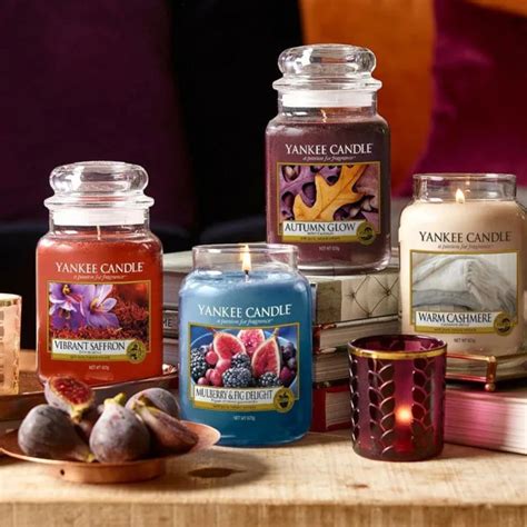 Ilustračné foto rôznych produktov Yankee Candle, vrátane sviečok, voskov a difuzérov