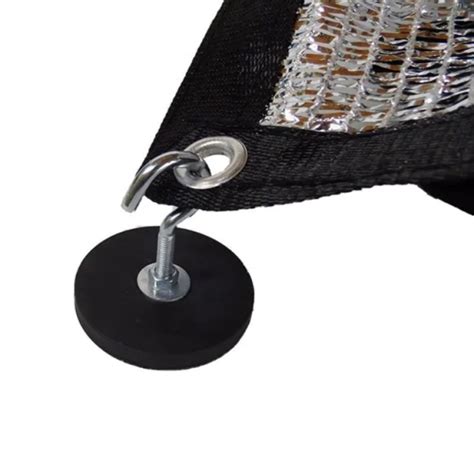 Detailný pohľad na materiál plachty s integrovanou mriežkou a spôsob uchytenia bočníc na suchý zips