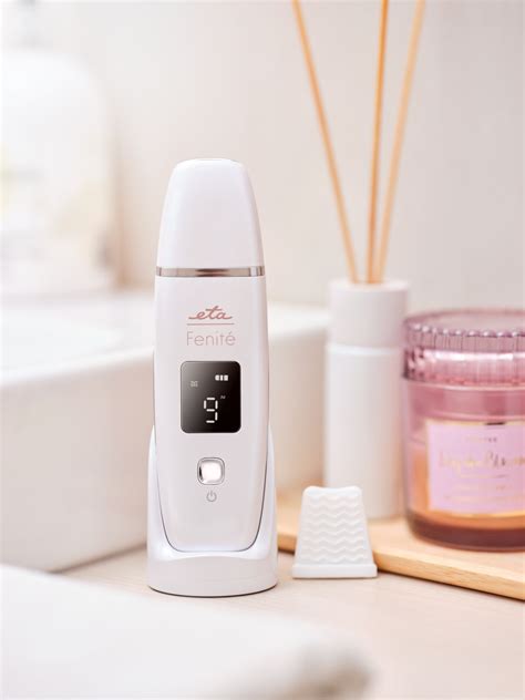 Fotografia ultrazvukovej kozmetickej špachtle ETA Fenité 5353 s príslušenstvom