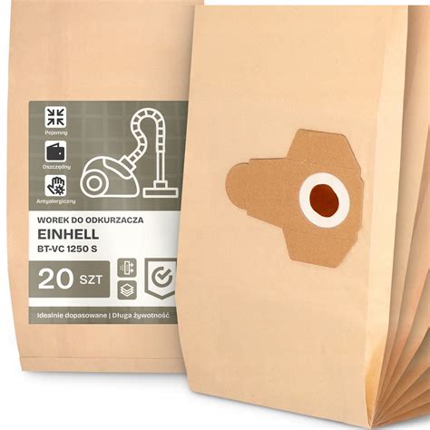 veľké papierové pompomy zavesené na strope