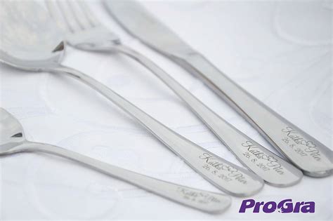 Sada strieborných príborov s gravírovaním