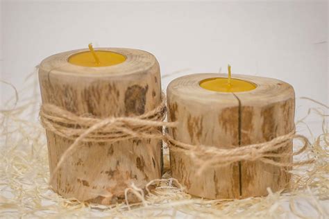 Kolekcia rôznych drevených svietnikov