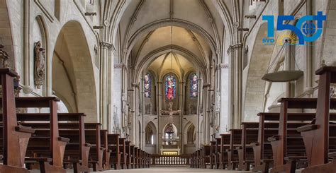 Ilustračná fotografia páru pri oltári v kostole