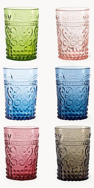 obrázok rôznych ručne vyrobených halloweenskych lampášov z pohárov