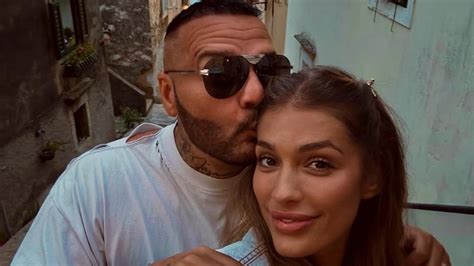 Tematické foto tehotnej Jasminy Alagič s Patrikom Vrbovským