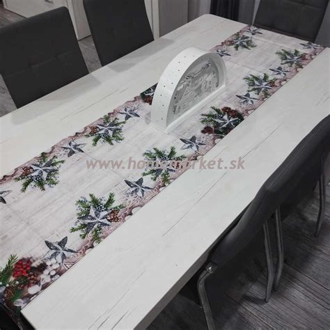 Vianočný oválny obrus s tradičným motívom