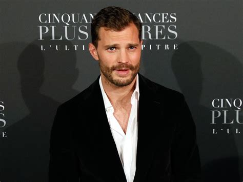 Jamie Dornan v obleku ako Christian Grey