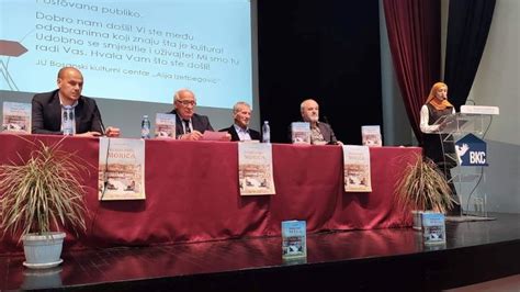 ilustrácia rečníka pred publikom