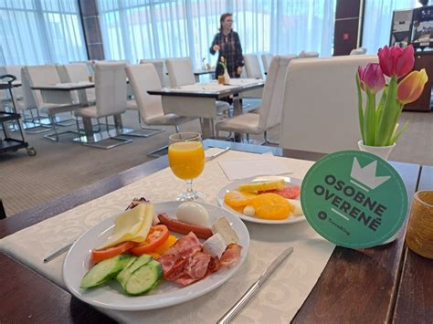 Tematické foto bufetových raňajok v hoteli